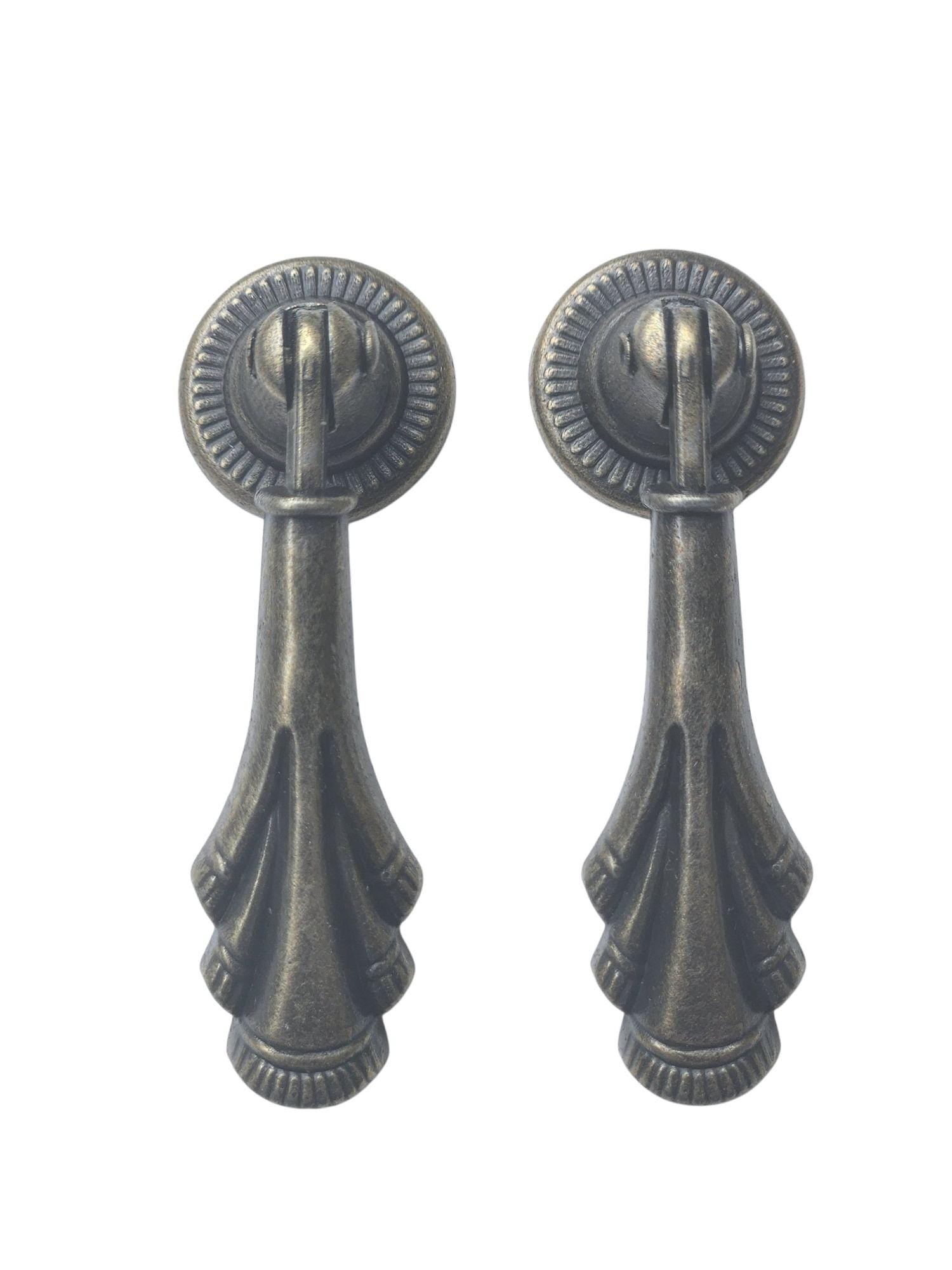 Saint Remy Pendant Pulls