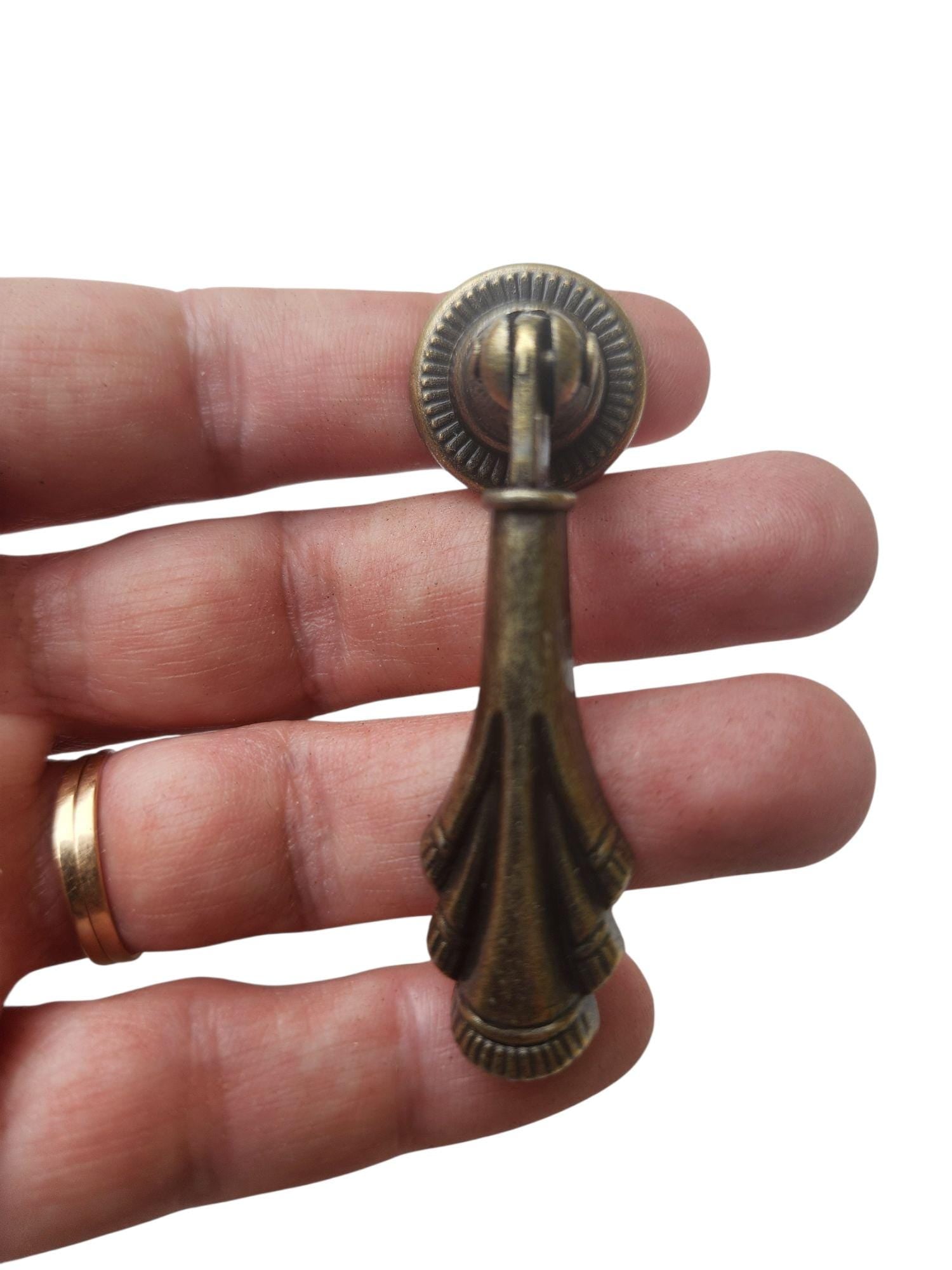 Saint Remy Pendant Pulls